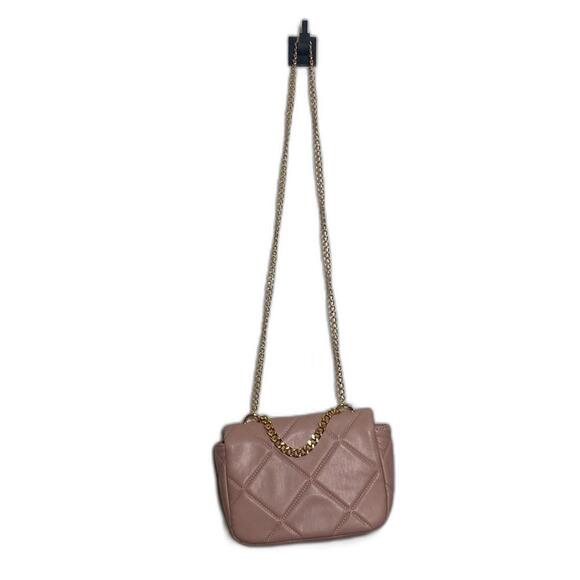 Stylish Quilted Crossbody Bag with Gold Hardware - Picture 5 of 6